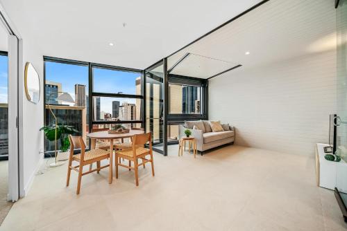 Metro Nest Light-Filled 1BR in CBD