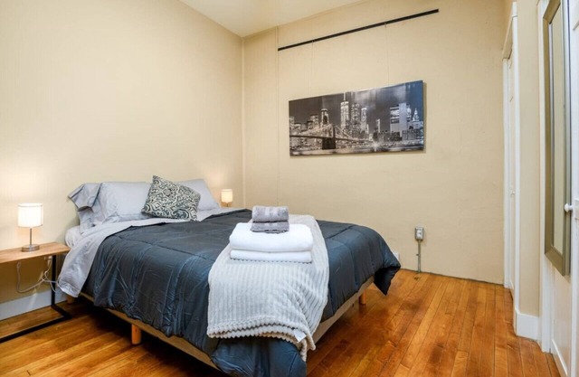 Metropolitan Chic: Stylish Retreat | Skyline Views