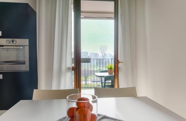 Metropolitan Home Gonin