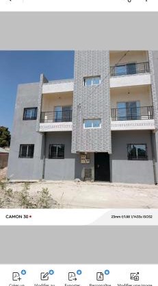 Meublé Ziguinchor 2 chambre salon en haut 3 chambres salonsau RDC