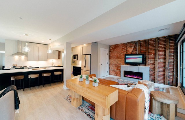 Mezzanine Loft- 3 Bedrooms