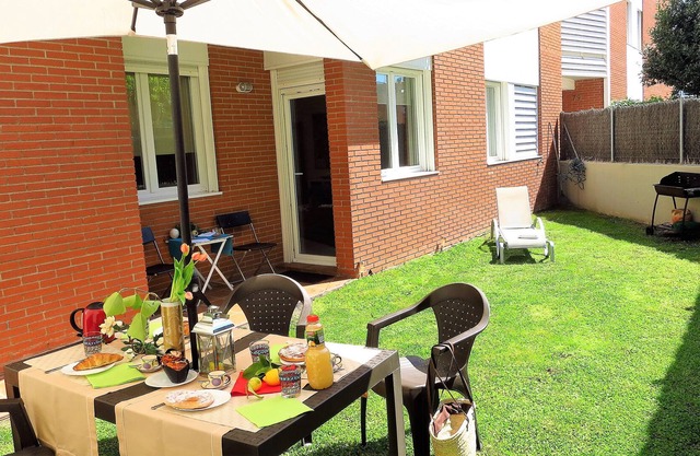 MIA BEACH CITY-apartment, terrace, pool, garage, wifi-internet.