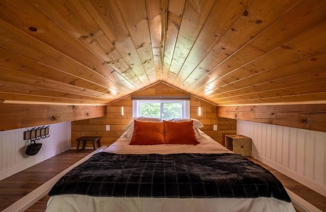 Mia Cabin; leschalets.com
