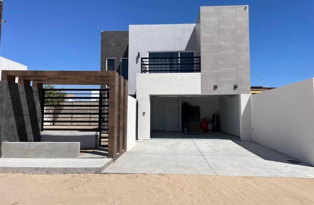 Mia's House