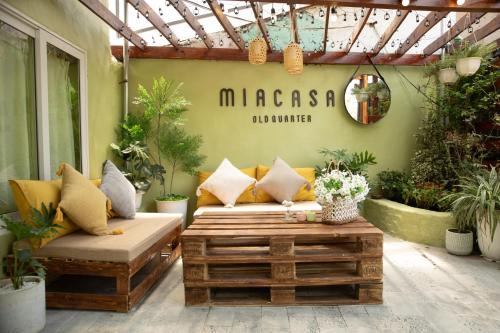MiaCasaOldQuarter - 3 Beds - Netflix-Big Balcony