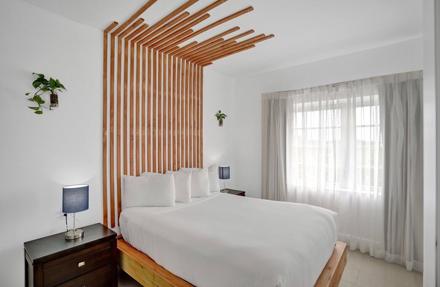 Miami Beach Deluxe One Bedroom apartment Sleeps 3