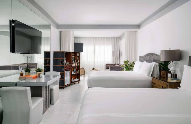 Miami Beach Paradise Found! 4 Relaxing Units, Outdoor Pool, Pets Allowed!