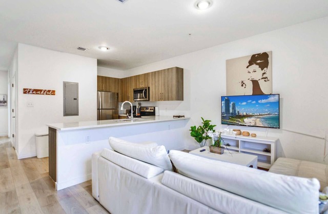 Miami Townhouse – Free Parking & Prime Location!