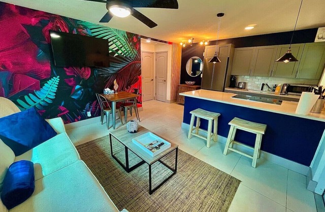 MiamiVice Las Olas Near Beach & Park with Fire Pit!