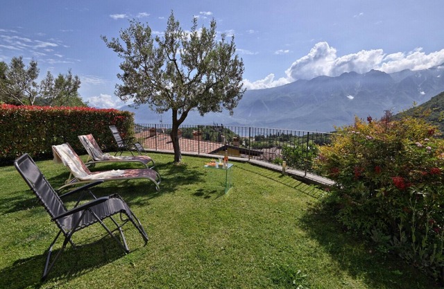 Michela 4 - Theater Home, with private garden and lake view