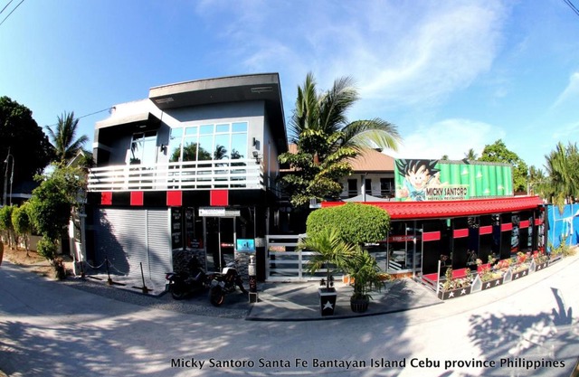 Micky Santoro Hotel & Restaurant