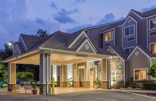 Microtel Inn & Suites by Wyndham Jacksonville Airport