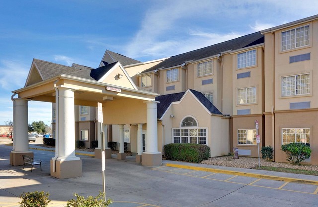 Microtel Inn & Suites by Wyndham Scott/Lafayette