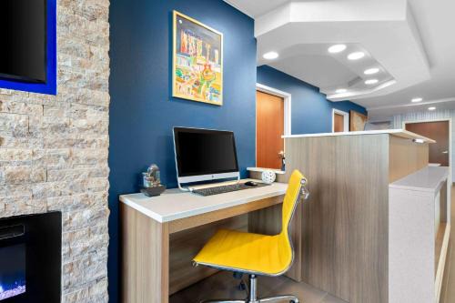 Microtel Inn & Suites by Wyndham Tulsa - Catoosa Route 66