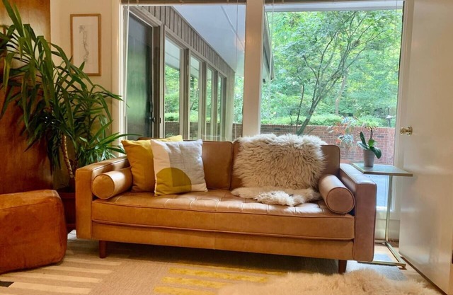 Mid-Century Gem Creekside King Beds Near UNC