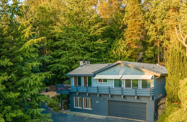 Mid-Century Gem Near Hiking, Beach, Airport, City