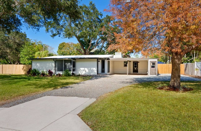 Mid-Century Home w/Guesthouse Near Downtown/Siesta Key/SMH