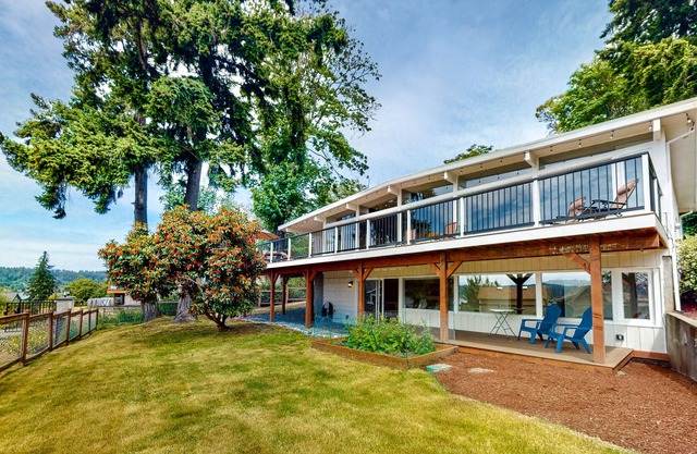Mid-century home with stunning bay & mountain views, wraparound deck