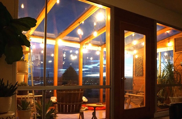 Mid-Century Manette Charmer, 2 bd, 2 bath w/view