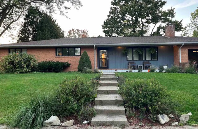 Mid century Mod ranch walking distance to PSU & Downtown State college