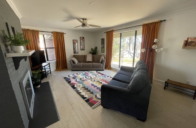 Mid-Century w/large private fenced backyard! No added cleaning or pet fees!