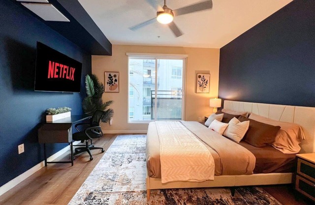 Mid Century With Pool GYM and Parking 10min to Cedars