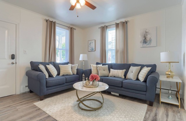 Mid term rental - Ideal Stay for professional travelers - Cozy Townhouse