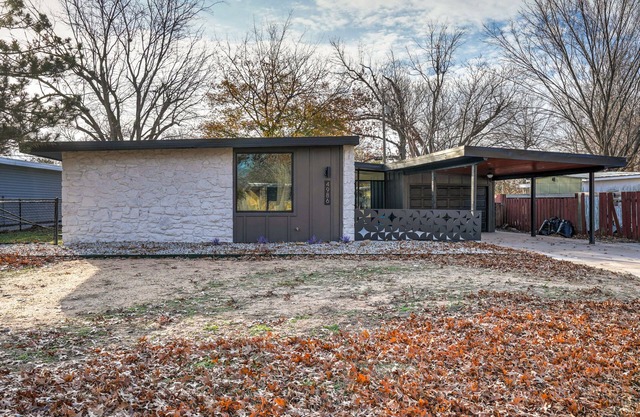 Mid town tulsa Loveshack! Conveniently located near downtown, tulsa fairgrounds