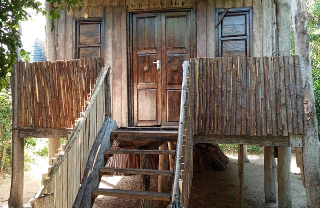 Mida Creek Eco Camp - cottage house