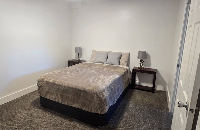Midtown Condo right on Main St! Walking distance to everything!