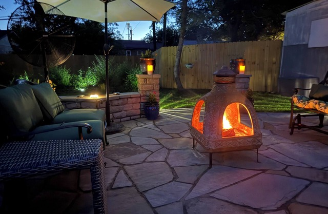 Midtown Cottage, unique stone patio, family-dog friendly newly remodeled.