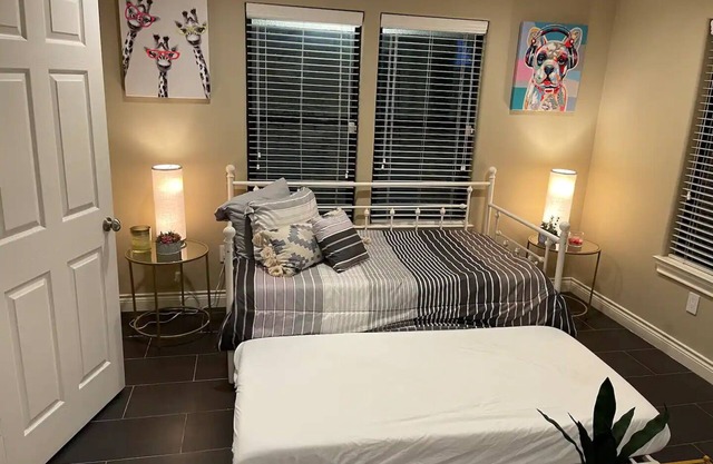 Midtown Houston Townhome - Minutes from downtown and night life!