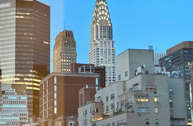 Midtown Park Ave Charming Chrysler View Corner Studio
