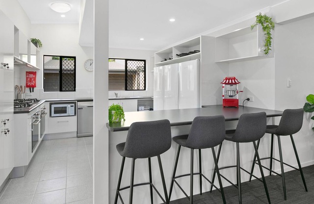 MiHaven Student Living - Queen Room with Accessible Bathroom