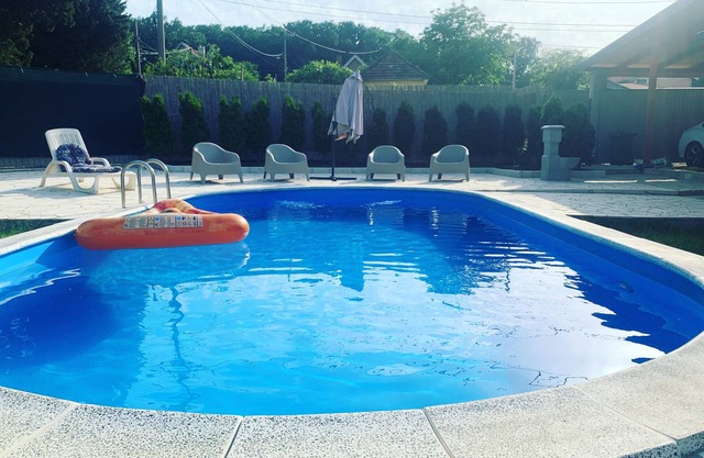 Mika’s Poolhouse