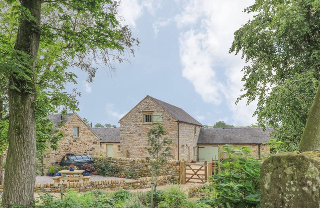 MILKING PARLOUR, pet friendly, with open fire in Longnor