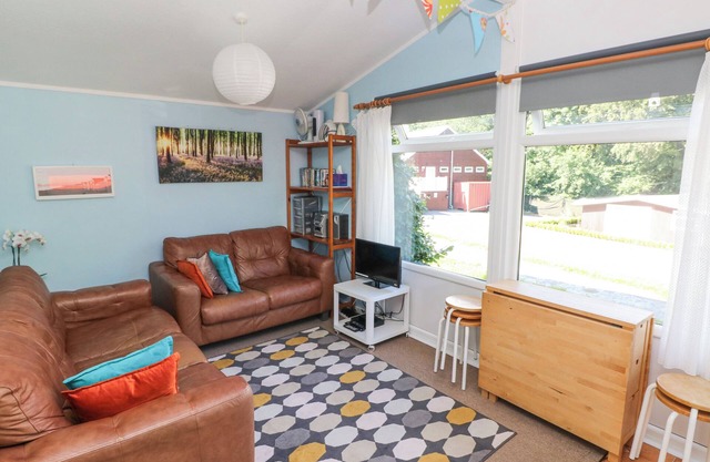 MILKWOOD, pet friendly, luxury holiday cottage in Llansteffan