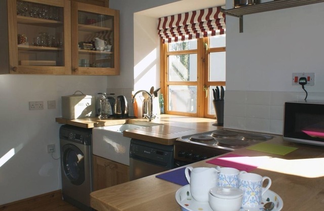 MILL HOUSE BARN, pet friendly, with open fire in South Tawton