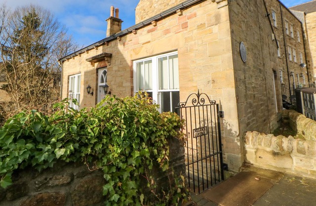 MILL RACE COTTAGE, pet friendly, character holiday cottage in Consett