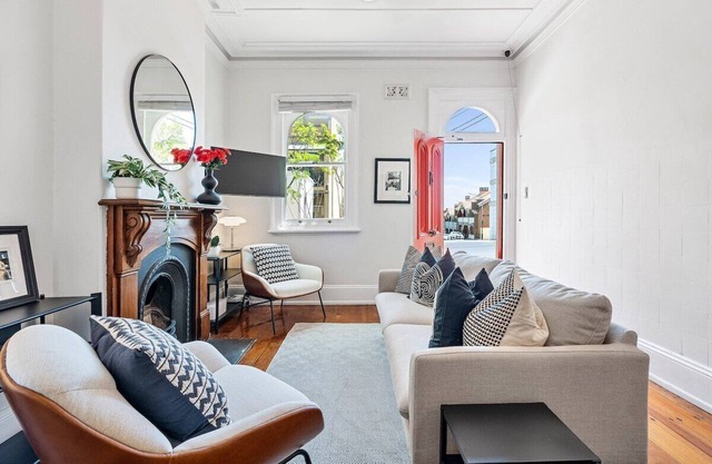 Miller's on Kent - Heritage house with breathtaking harbour views.
