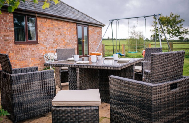 Millers House - Large three bedroomed bungalow in perfect rural setting.