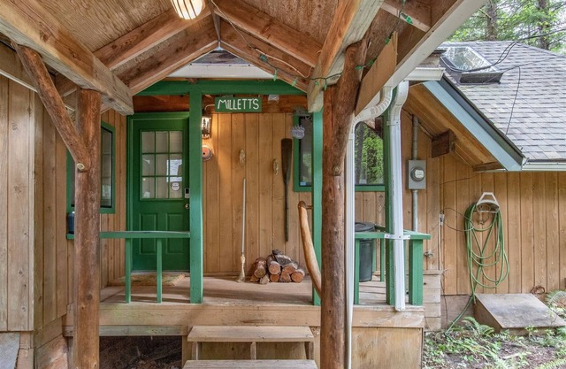 Millett`s Cabin | 1 Bed, 2 Bath