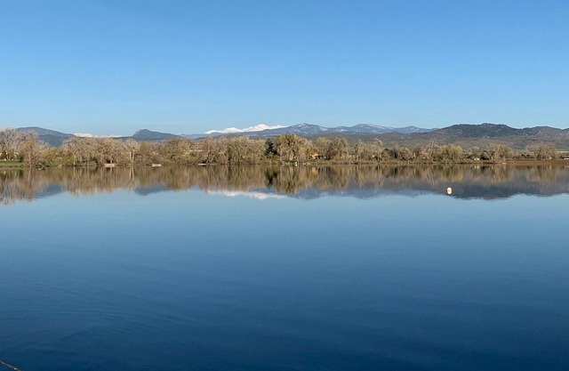 Million dollar lake & mountain views from fantastic spacious RV