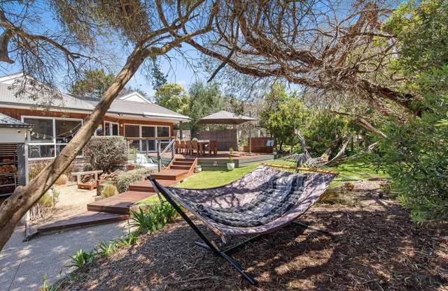 Millos by the Sea - 5 brm home, close to Koonya Beach and general store