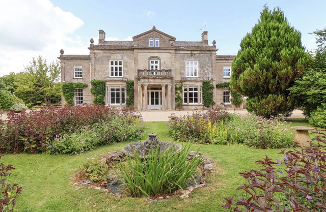 MILTON MANOR, pet friendly, luxury holiday cottage in Milton On Stour