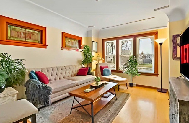 Milwaukee Bungalow - Old World Charm w/Modern Amenities! Hot Tub!