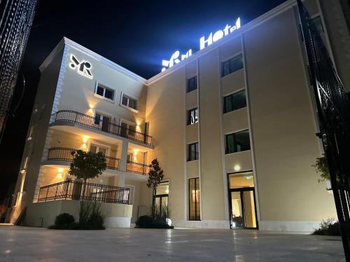 Mimi Hotel