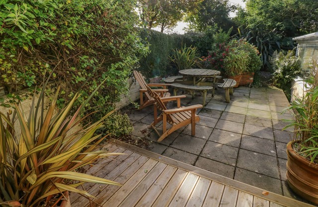 MIN Y FFORDD, pet friendly, character holiday cottage in Mathry