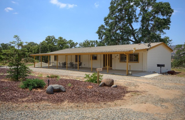 Miners Rock Ranch in tranquil setting near Yosemite Valley/Merced River