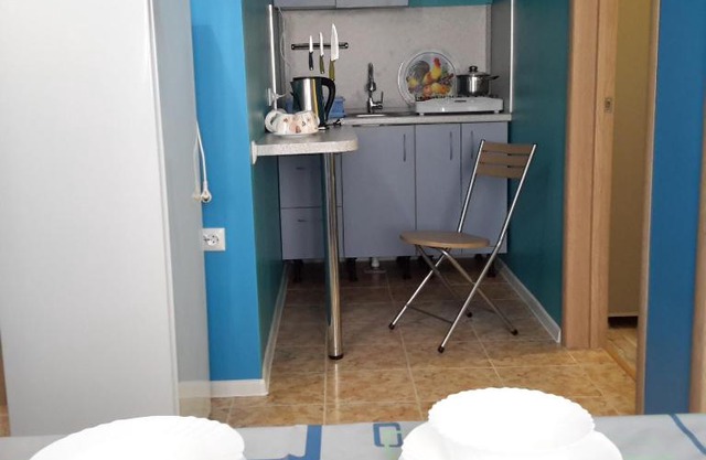 Mini - gostinitsa (nomera na ulitse Pobeda) so storony Taganrogskogo zaliva.